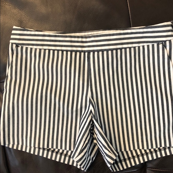 Express Shorts - Picture 1 of 3